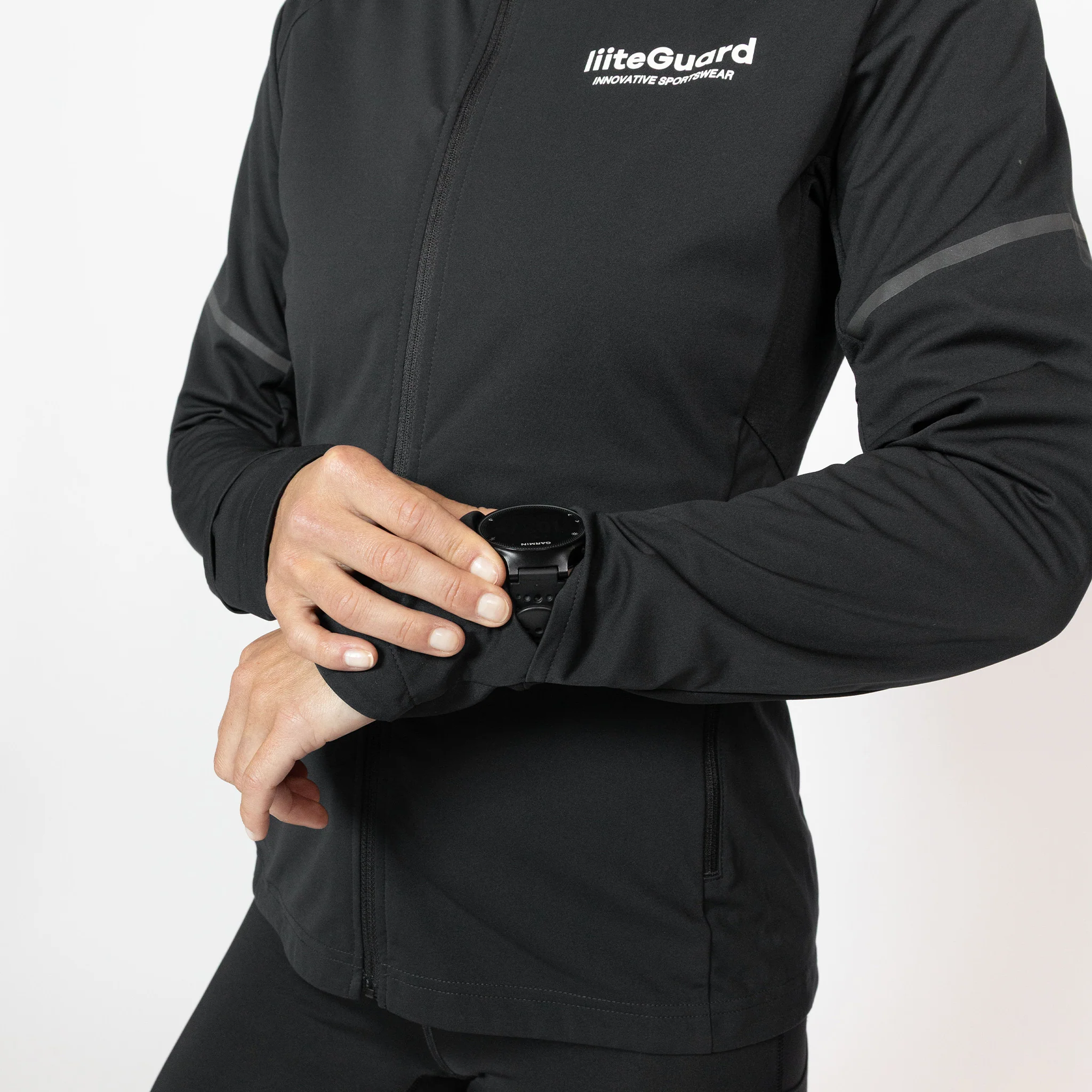 HYDRO-TECH RUNNING JACKET (WOMEN) - BLACK - Image 4