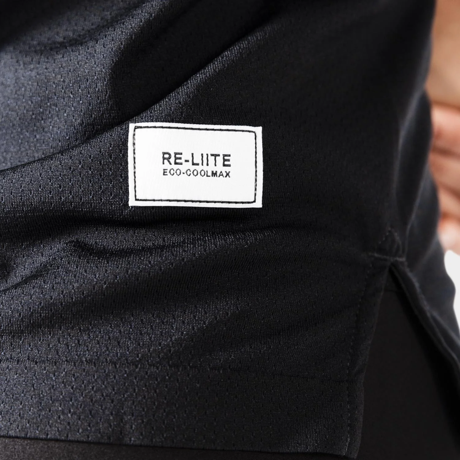 RE-LIITE T-SHIRT (WOMEN) - BLACK - Image 5